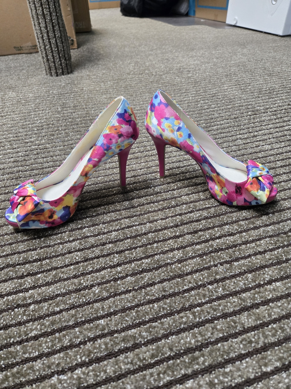 WOMENS FIONI Floral Knot Peep-Toe Pumps - Multicolor - Picture 2 of 6